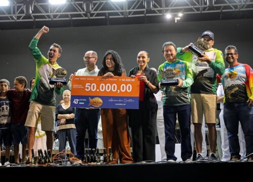 Confira tudo sobre o 43º FIPe em Cáceres! Os grandes vencedores da pesca, o jaú gigante de 1,30m, os shows nacionais e o balanço do maior festival do Brasil.