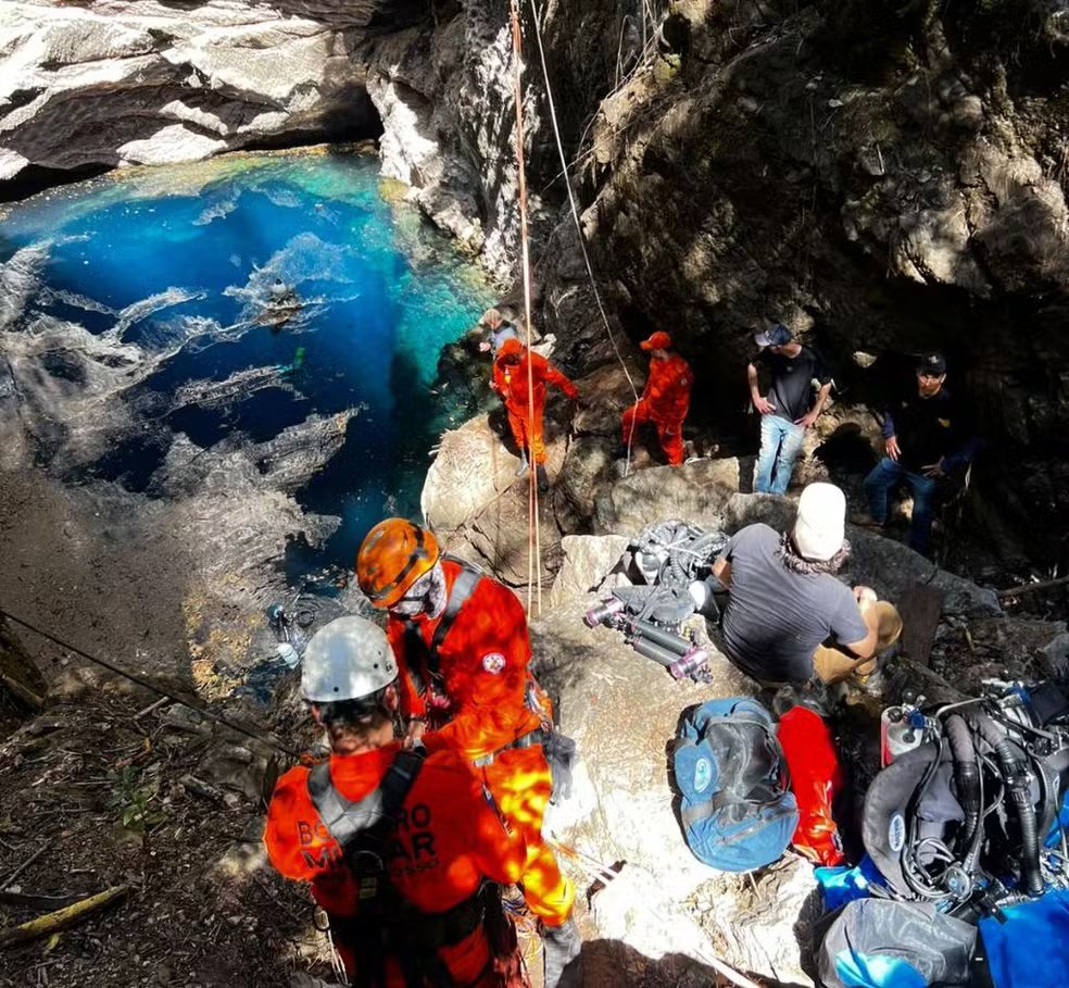 Mistérios do Subsolo de MT Expedição com Resgatista da Tailândia Mapeia uma das Maiores Cavernas Submersas do Brasil
