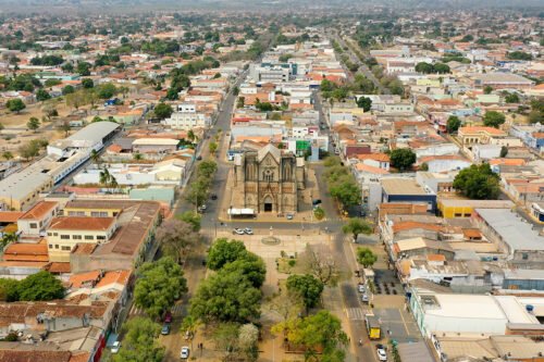 Conheça a lenda do Mão de Cobre e as visagens dos casarões centenários de Cáceres-MT. Descubra os mistérios do Centro Histórico, da Casa Rosa e da Fazenda Jacobina!