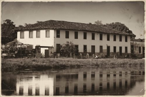 Conheça a lenda do Mão de Cobre e as visagens dos casarões centenários de Cáceres-MT. Descubra os mistérios do Centro Histórico, da Casa Rosa e da Fazenda Jacobina!