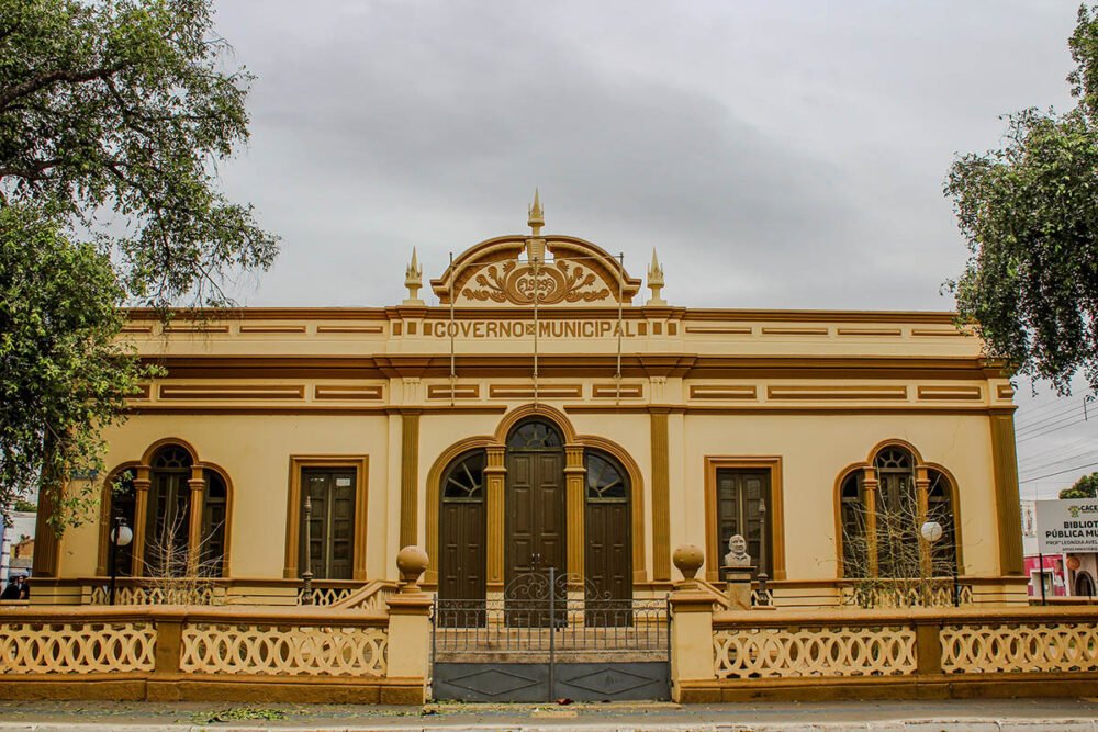 Descubra a riqueza arquitetônica do Centro Histórico de Cáceres, tombado pelo IPHAN. Um guia completo pelos Casarões Históricos de Cáceres!