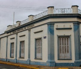 Descubra a riqueza arquitetônica do Centro Histórico de Cáceres, tombado pelo IPHAN. Um guia completo pelos Casarões Históricos de Cáceres!